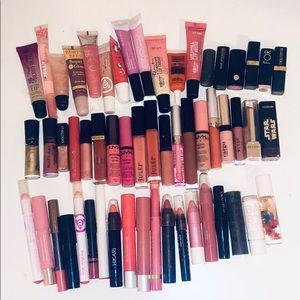 Bundle of lipstick